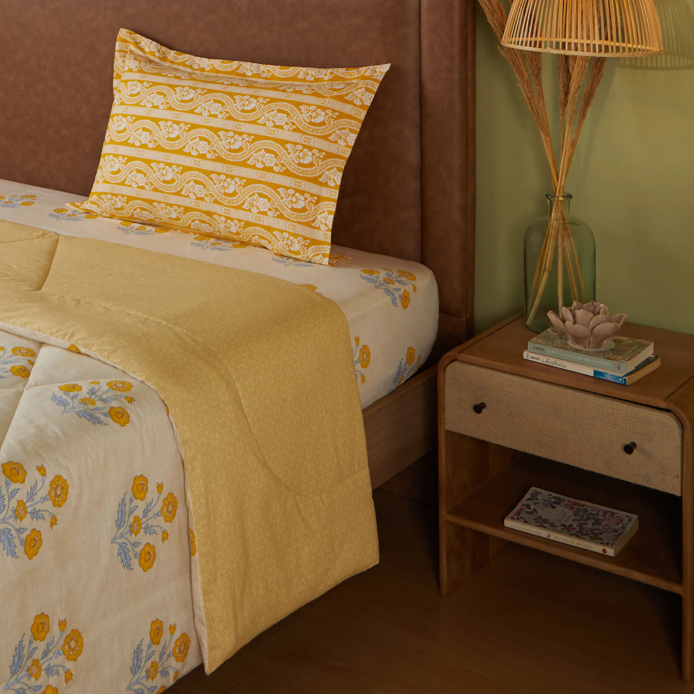 Chippa Lane | Contemporary Indian Print Design 120GSM Reversible Comforter-Ochre