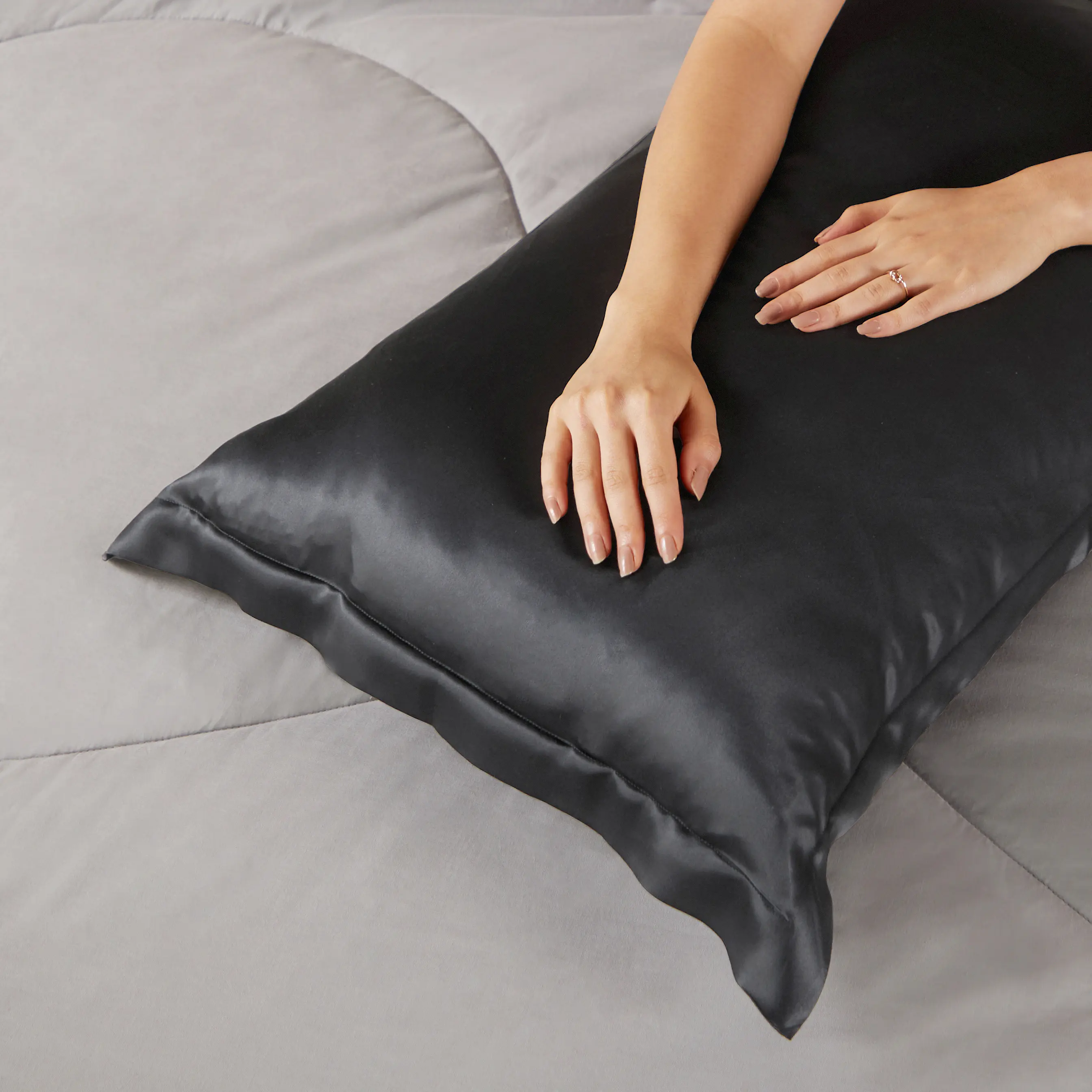 Lisseto | Luxurious & Feathery Soft Mulberry Silk Pillow Cover | Designed to Soothe Skin & Reduce Frizz - Image 3