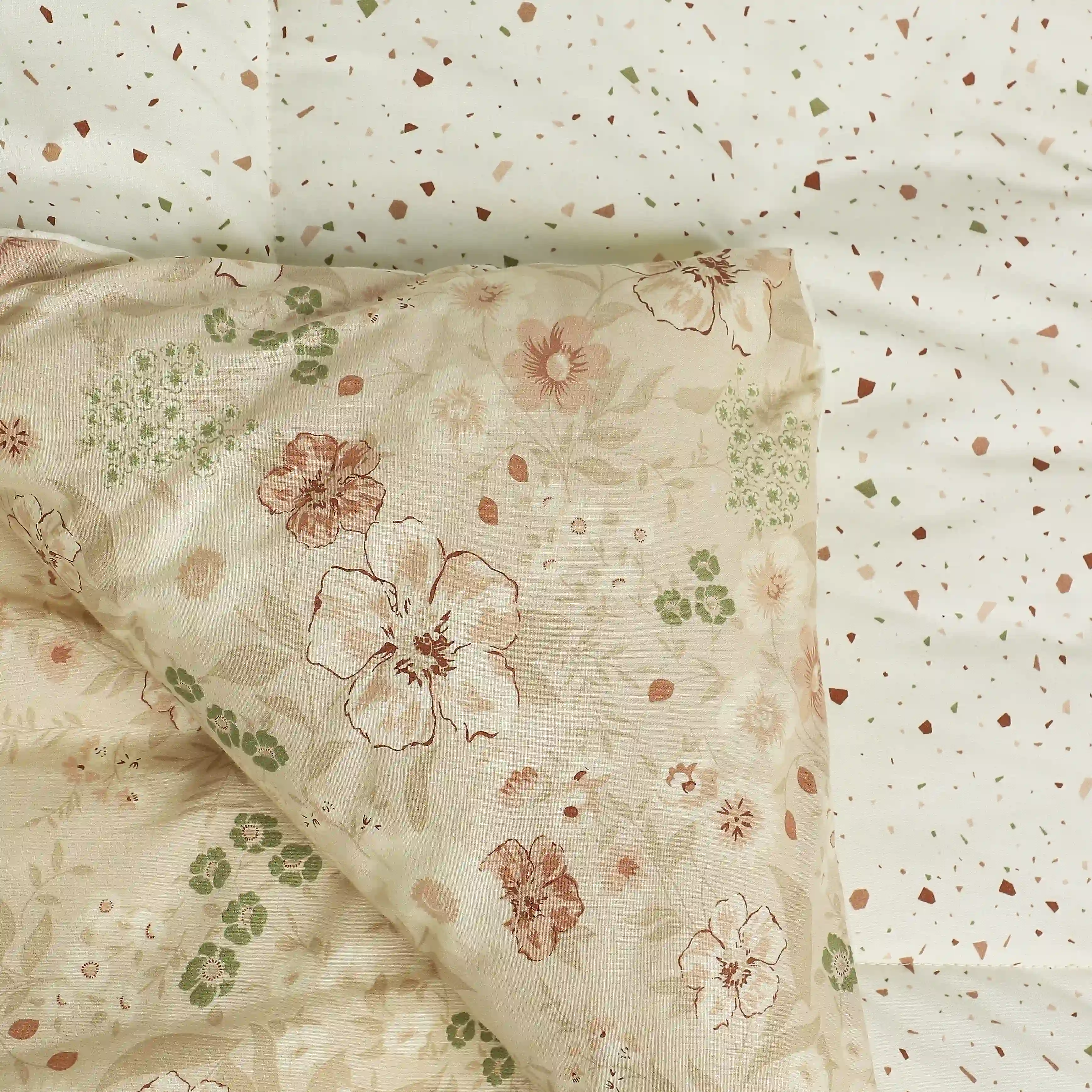 Mishella | Mix & Match Printed 120GSM Reversible Comforter - Cream - Image 10