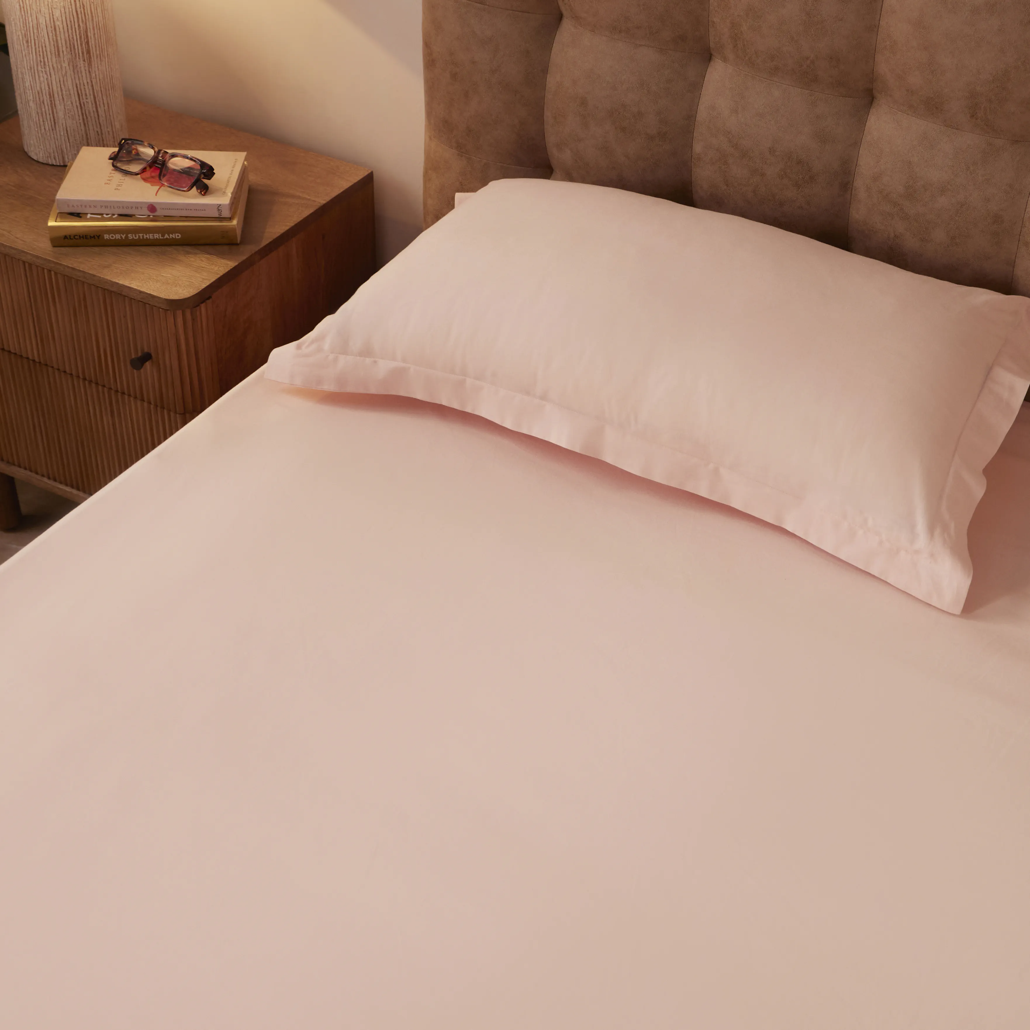 Paleto | Everyday Hues Solid Dyed Cotton Bedsheet Set-Veiled Rose - Image 2