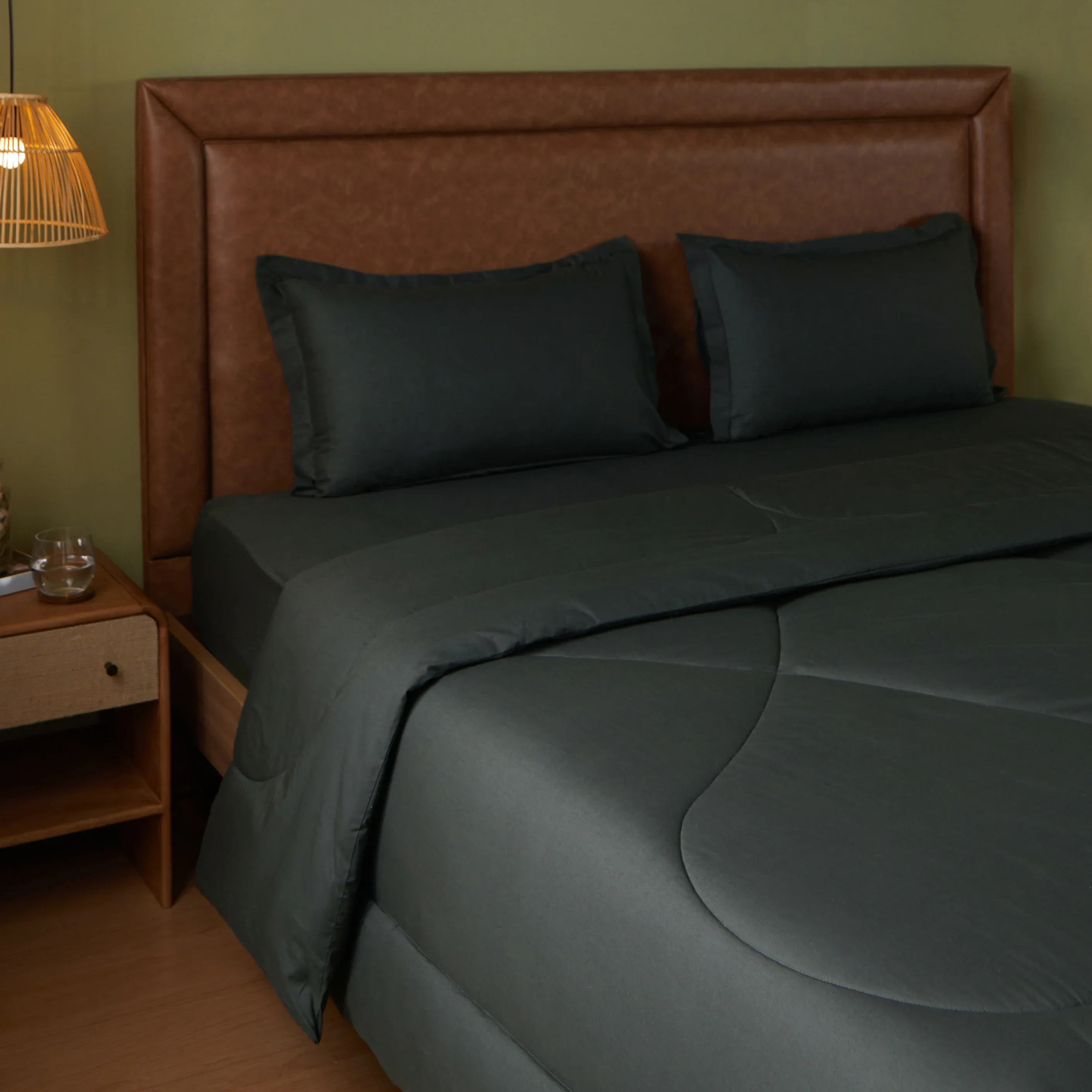 Paleto | Everyday Hues Cotton Solid Dyed 240GSM Comforter for Extra Warmth-Dark Grey - Image 2